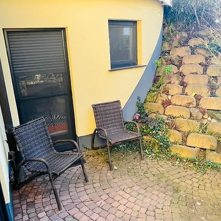 Eine Charmante Wartet Auf Sie Alzenau
